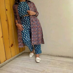 Crop Top with Pant and Shrug - Image 17
